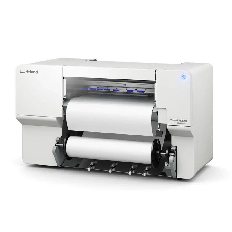 L'imprimante découpeuse BN2-20 de chez Roland prise en photo de profil