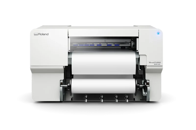 une imprimante découpeuse compacte de la gamme BN2 de chez Roland